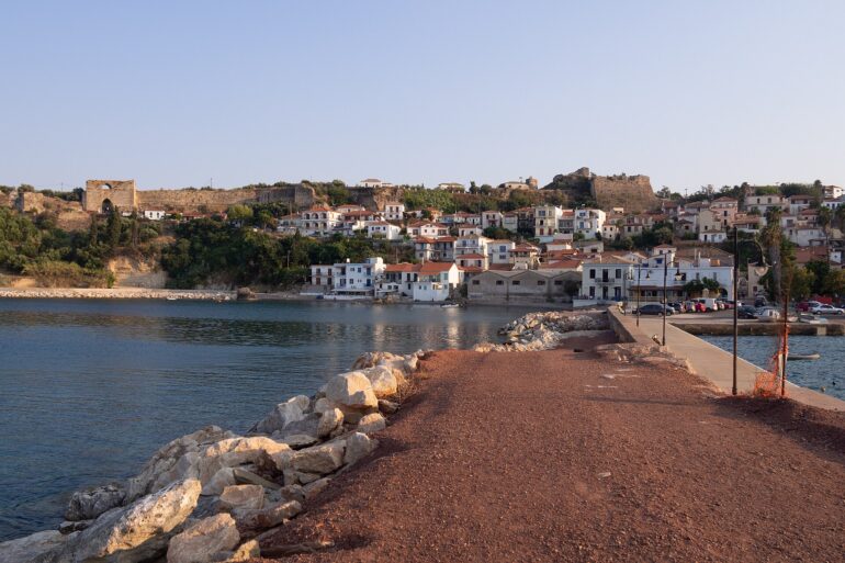 Η καστροπολιτεία της Κορώνης με το λιμάνι της