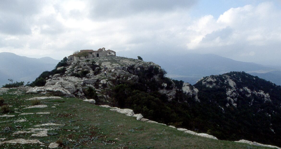 Η βόλτα της ημέρας: Ιθώμη και Μονή Βουλκάνου — το μπαλκόνι όλης της Μεσσηνίας