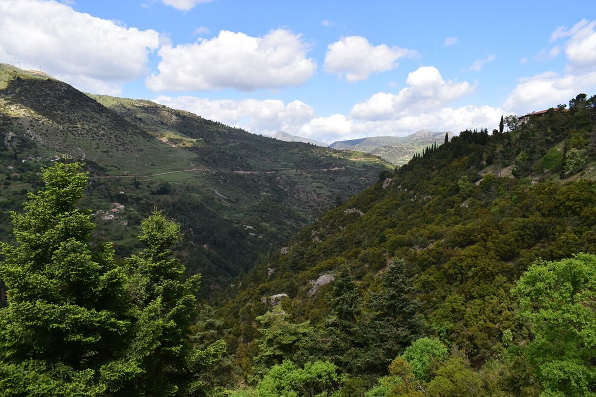 Άποψη των Καλαβρύτων στα ριζά του Χελμού